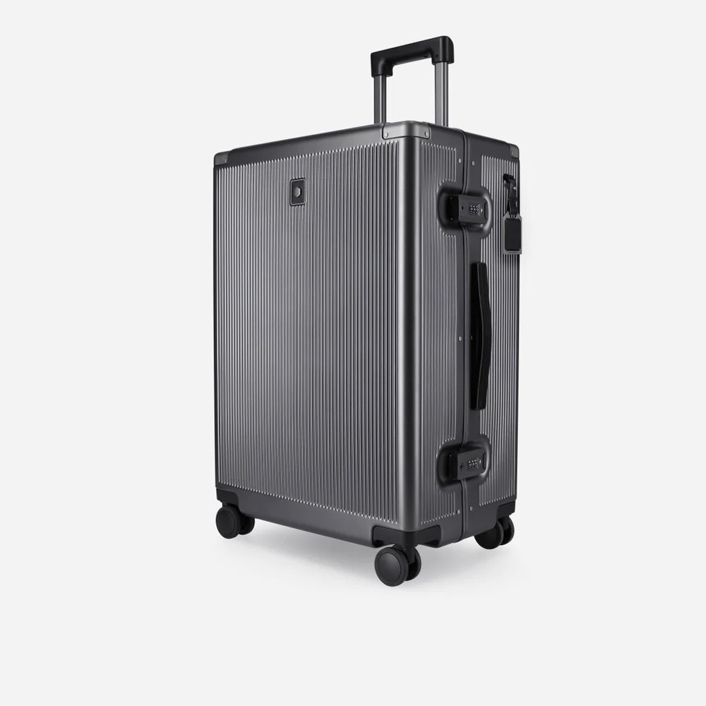 Jekyll and Hide Medium Check-In 67cm (70 L) | Black