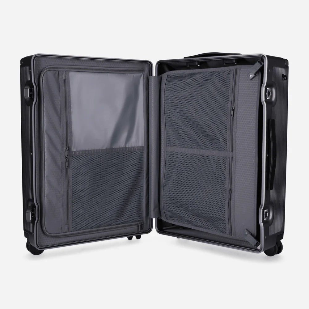 Jekyll and Hide Medium Check-In 67cm (70 L) | Black