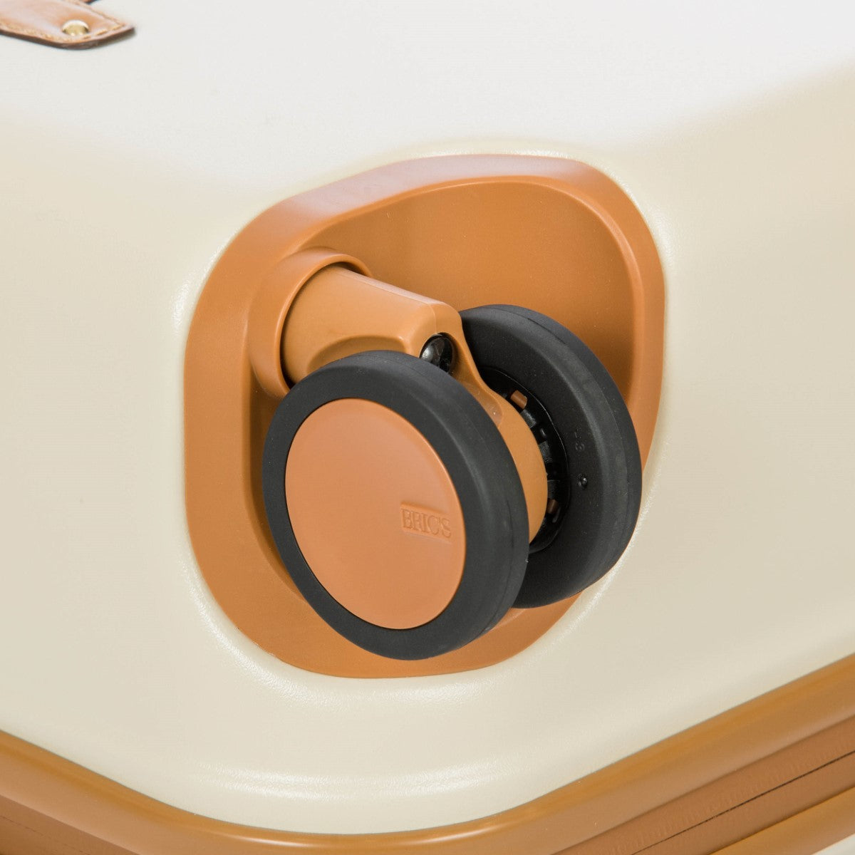 Bric's Bellagio 65cm Trunk Spinner  | Cream