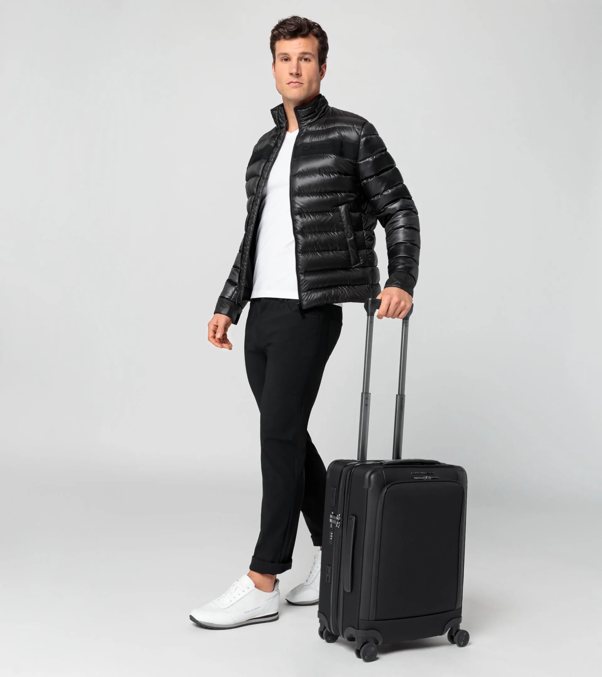 https://shop.porsche.com/_next/image?url=https%3A%2F%2Fproduct-domain-assets.ppim.aws.porsche.cloud%2Fporsche-prod%2F25%2F10%2F20%2F7835%2F4056487045399-004.webp&w=2560&q=75