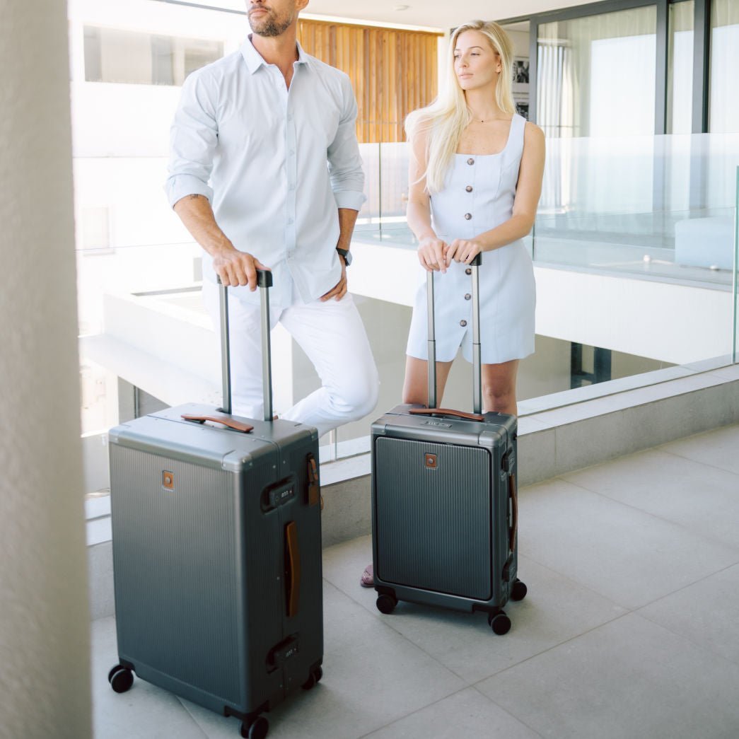 https://cdn.shopify.com/s/files/1/0855/2288/files/large-check-in-79cm-115-llarge-check-in-trolleyjekyll-hidesilver-305836_f8653fc1-2e4f-43e6-b6e8-fd34b5221fee.jpg?v=1776978247