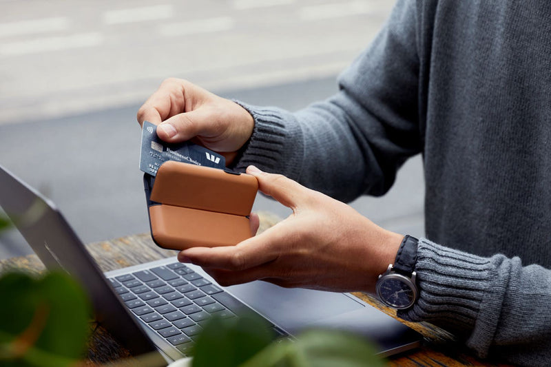 Bellroy Flip Case | Black - iBags - Luggage & Leather Bags