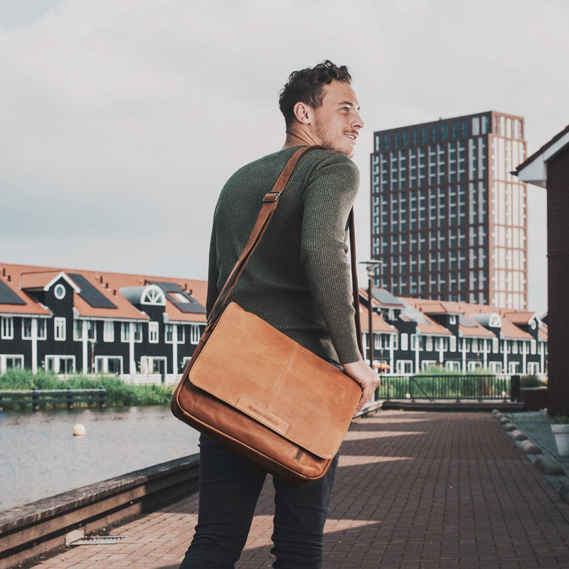 Chesterfield Shoulder Bag - Richard | Cognac - iBags - Luggage & Leather Bags