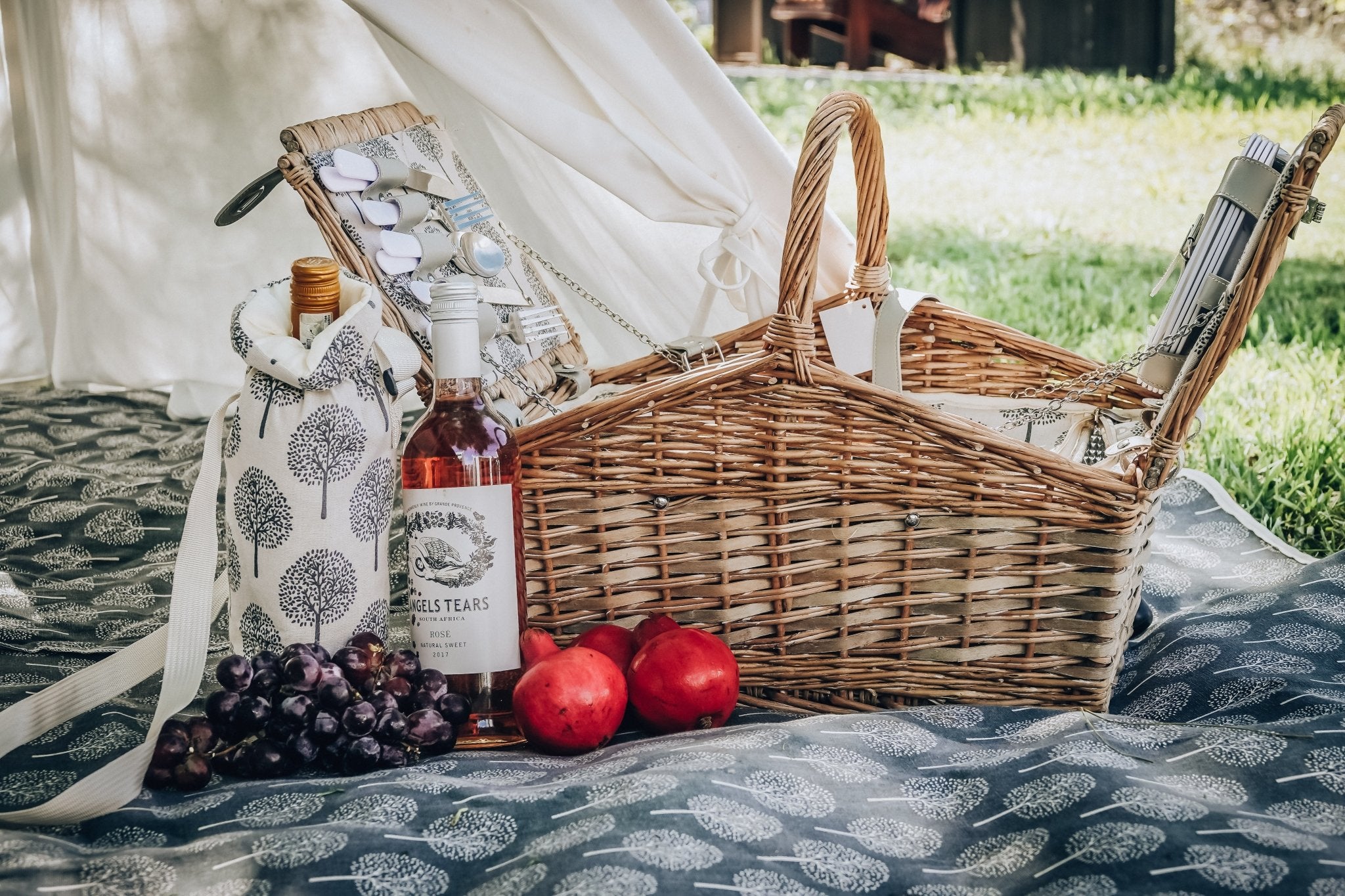 Yuppie Arbor Picnic/Beach Rug Med - iBags - Luggage & Leather Bags