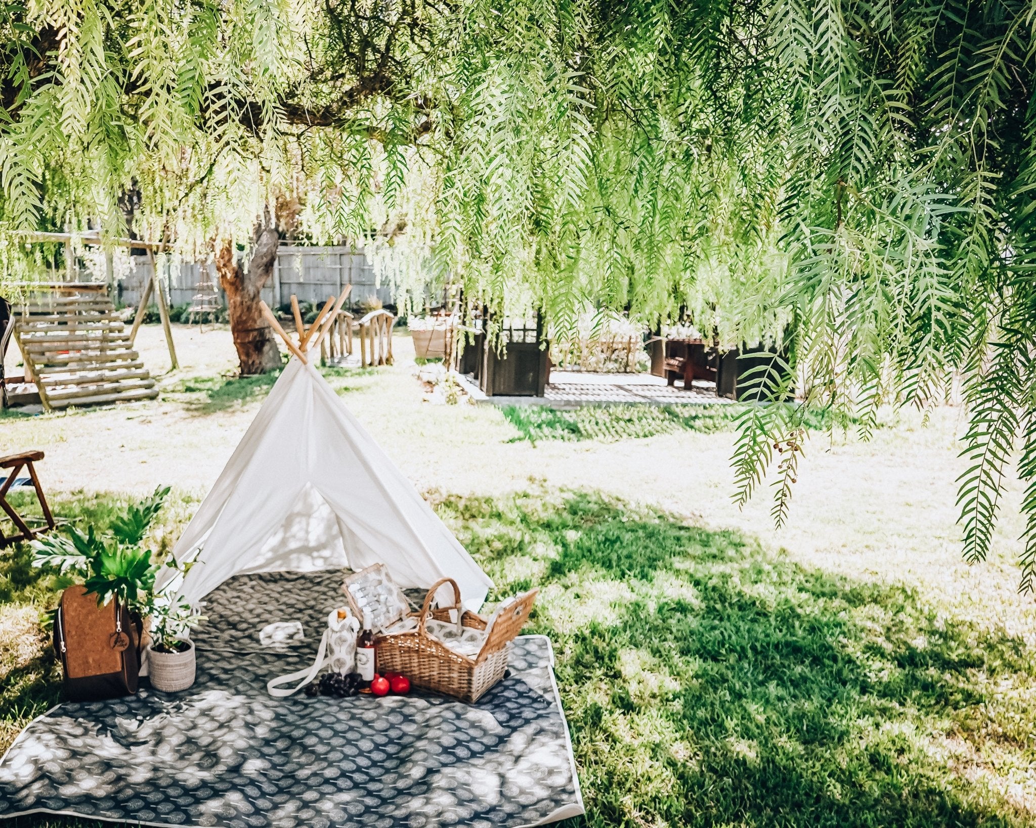 Yuppie Arbor Picnic/Beach Rug Med - iBags - Luggage & Leather Bags